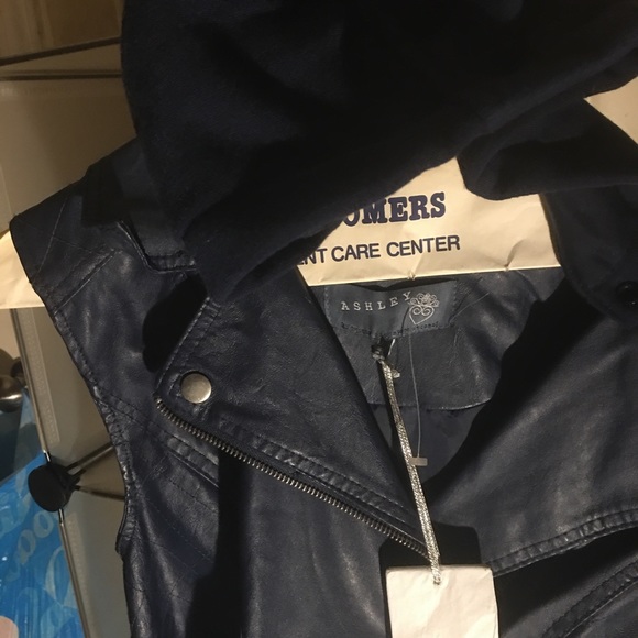 Navy blue leather vest with hood - Picture 3 of 4